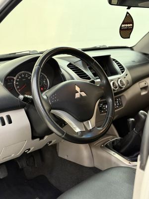 MITSUBISHI MITSUBISHI L200 TRITON 3.2 D — foto 9