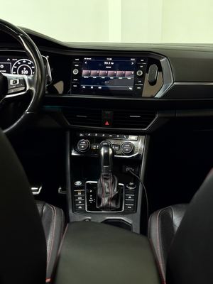 VOLKSWAGEN JETTA — foto 13